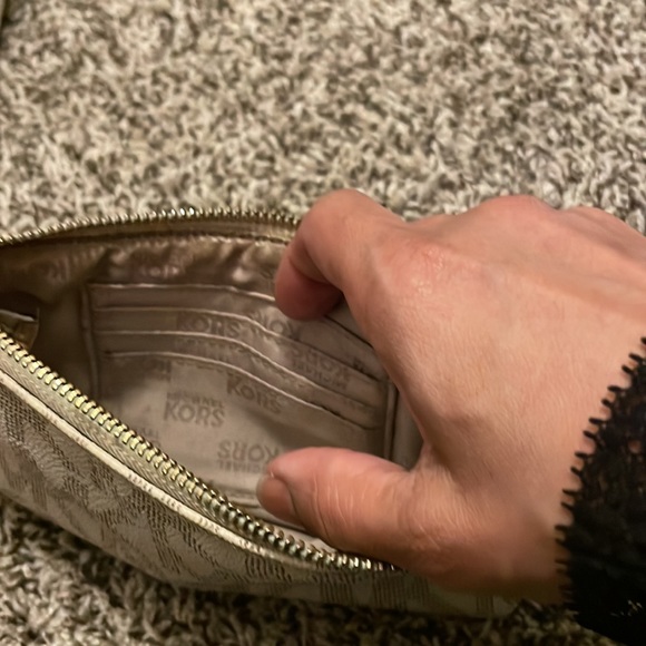 White Michael Kors wristlet/wallet - Picture 5 of 7